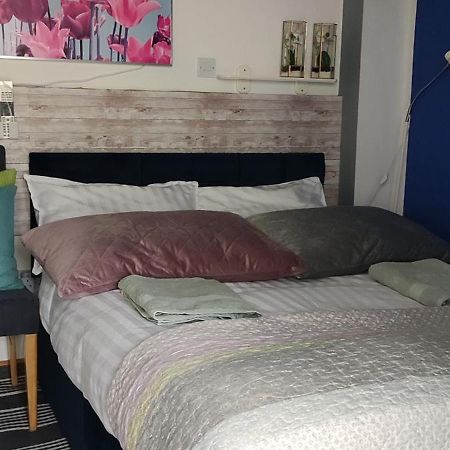 Joanna'S Studio , Key Locker By Whatsapp Own Entrance, Own Bathroom Youghal Exterior foto